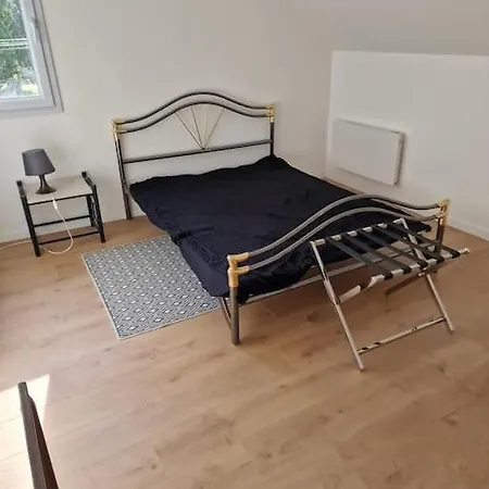 Holiday home Pavillon En Pleine Nature Brains-sur-Gee